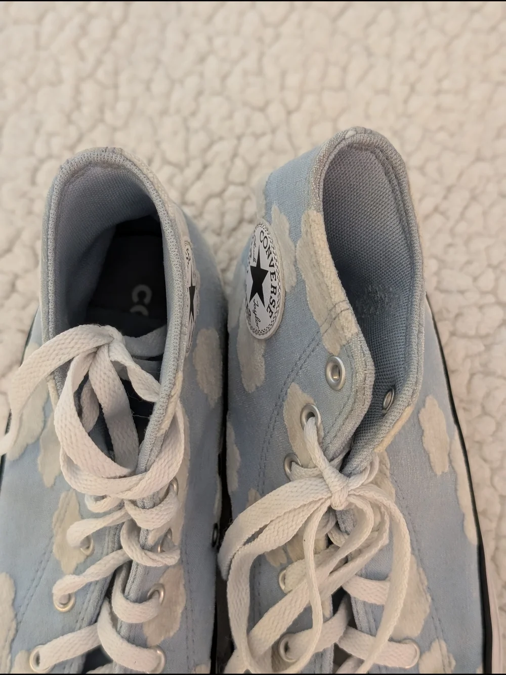 Great Condition: Converse Chuck Taylor All Star Clouds Kids 6